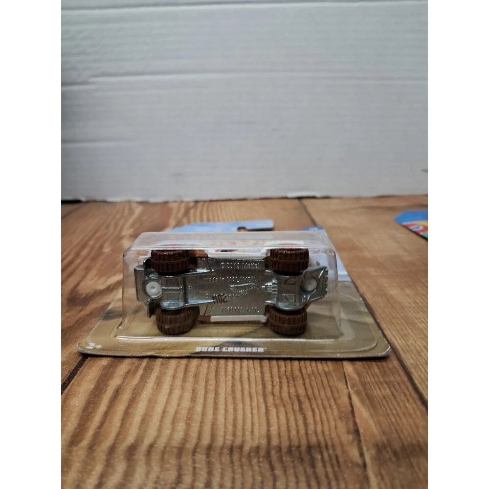 2019 Hot Wheels  Off-Road Baja Trucks 1/6 DUNE CRUSHER White w/Red